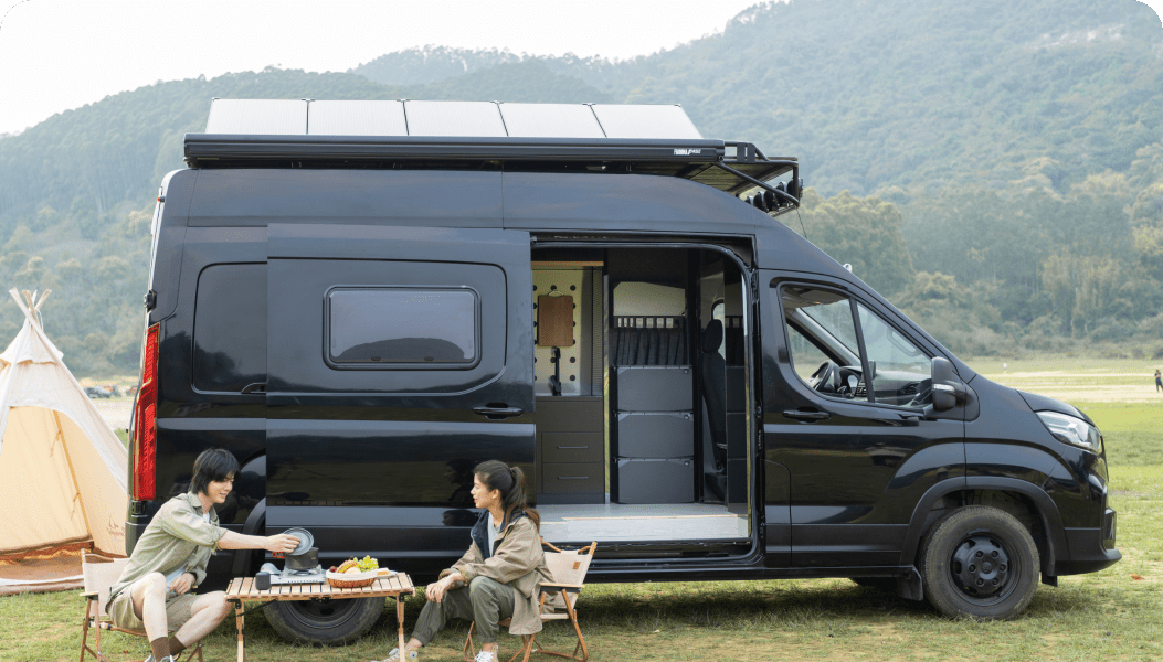 400W Rigid Solar Panels are installed on an RV's roof rack and connected to the EcoFlow Power Kits mounted inside the RV.